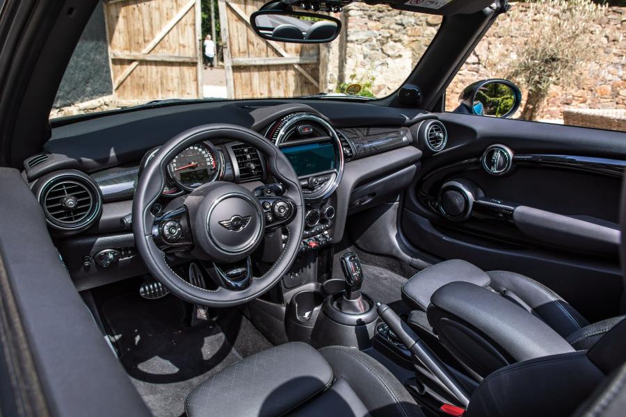 Торпедо Mini John Cooper Works Cabrio (F57) 2018 года  (WW) (фото 11 из 36)
